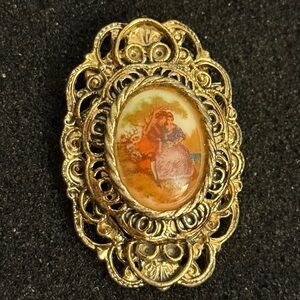 Vintage Gerrys Cameo Brooch / Pendant – Signed‎